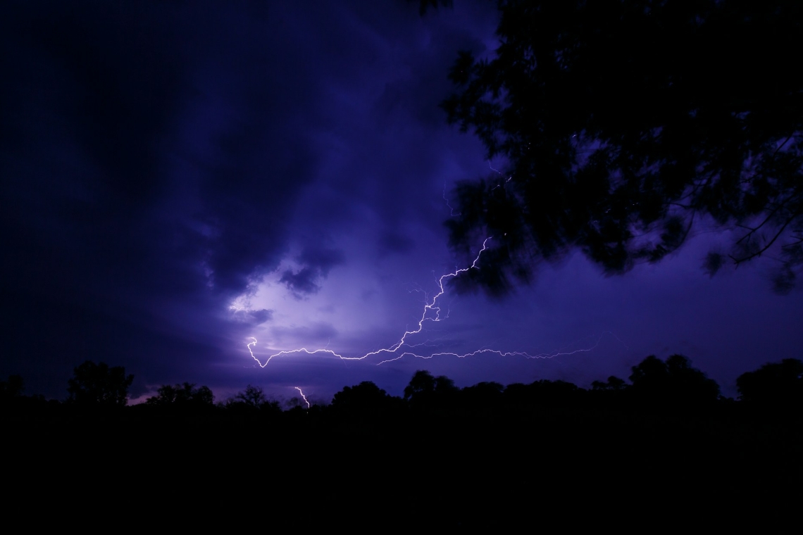 Blitzeinschläge bei Gewitter in der Region Neuburg  